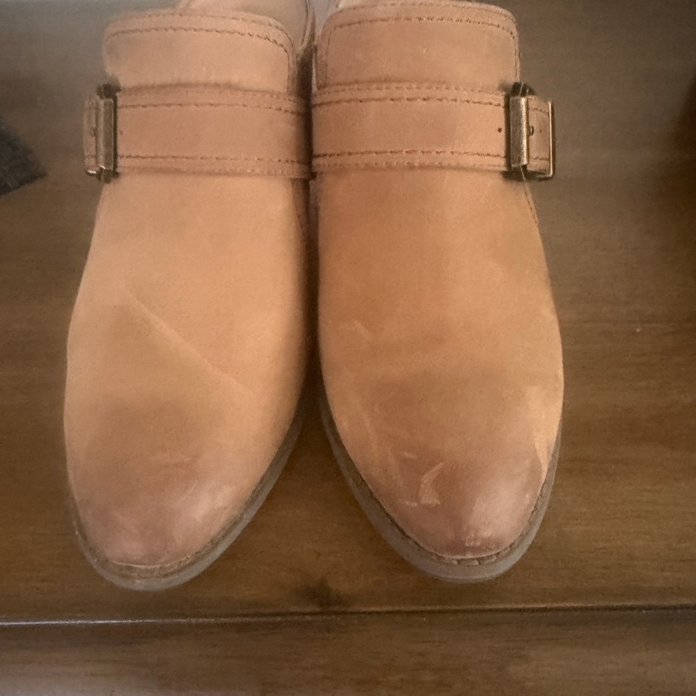 Vionic Tan Mules with Buckle